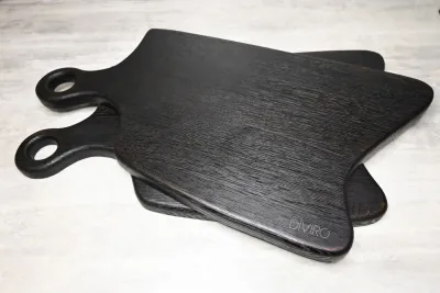 Большая чёрная сервировочная доска, обожжённый дуб 54×30 см от мастерской DIVIRO